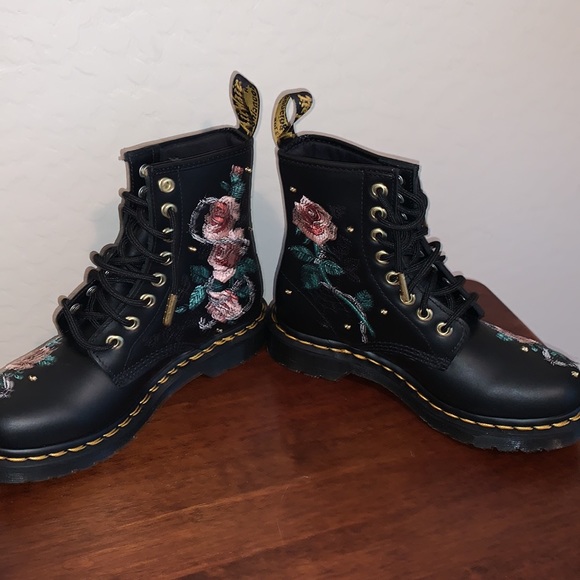 DR MARTENS BRAND NEW & GORGEOUS SIZE 5 1490 VONDA CHAIN FLORAL BOOTS - Picture 6 of 11